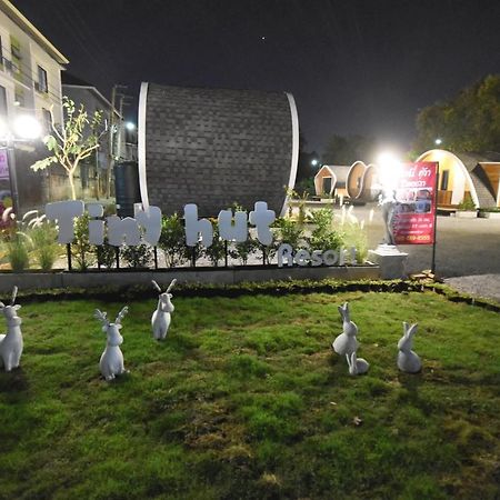 Tiny Hut Resort 방콕 외부 사진