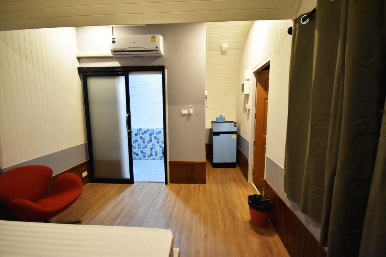 Tiny Hut Resort 방콕 외부 사진